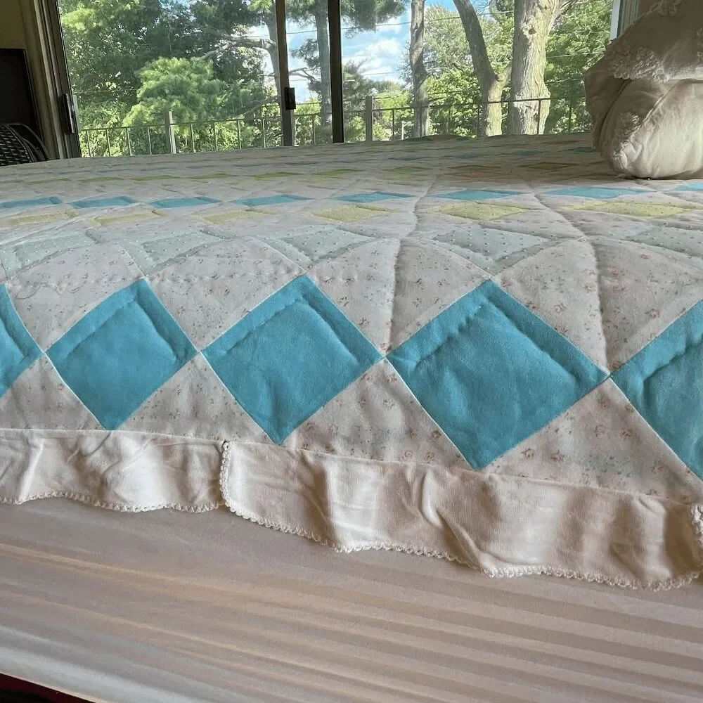Vintage Hand Stitched Quilt 87x69 Retro Patchwork Diamond Baby Washcloth Ruffle